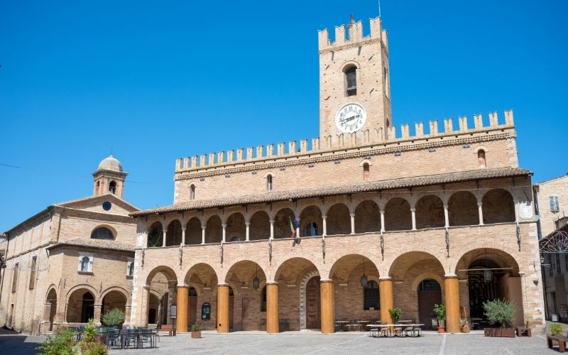 CAPODANNO NELLE MARCHE TRA BORGHI ANTICHI E CITTÀ D'ARTE 
